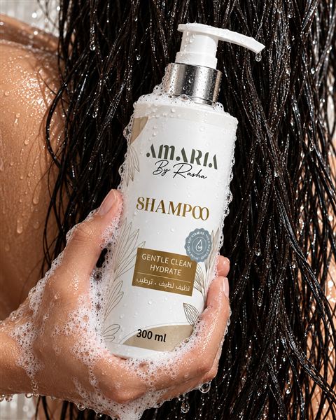 The Amaria Shampoo held in lathered, wet hair